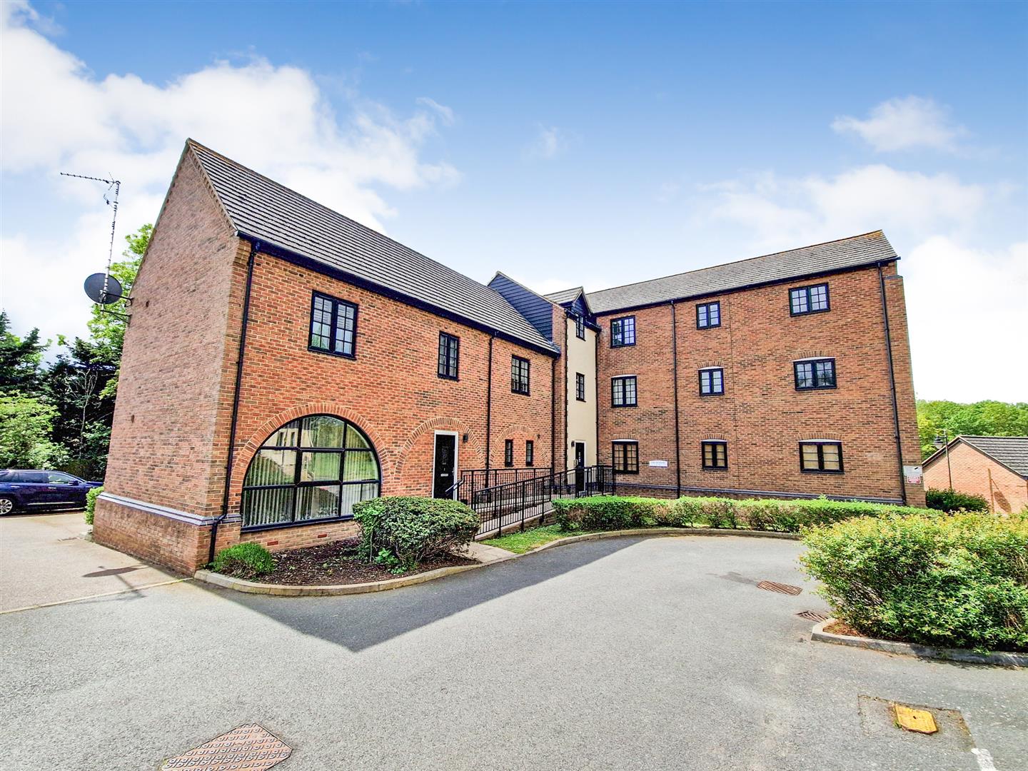 2 bed property in Mill Lane, Bedford